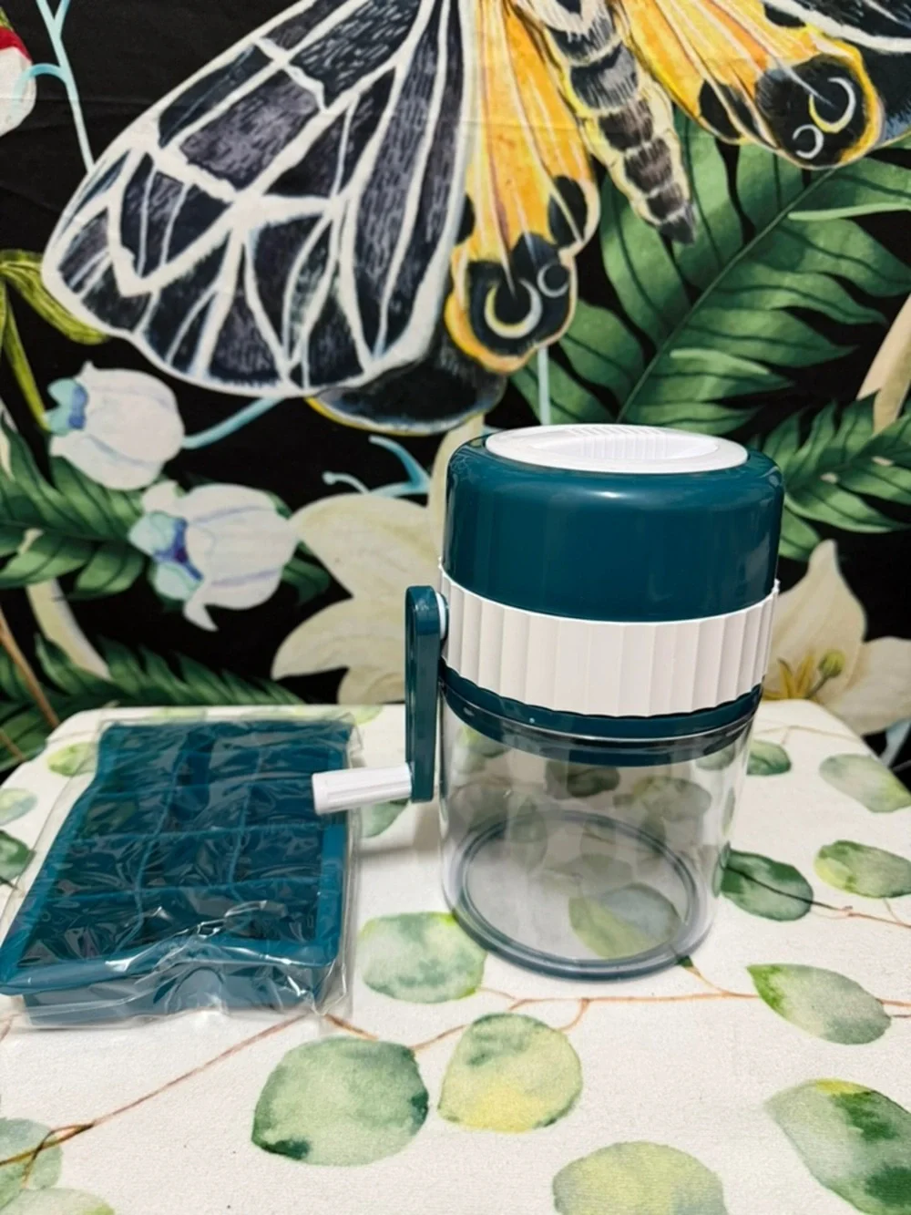 Manual Ice Shaver and Tray Set in Teal and White